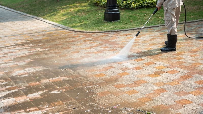 7 Tips For Pressure Washing Your Driveway